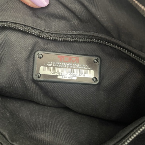 Tumi 16" Saffiano Leather Business Briefcase Commuter Messenger Bag Black Strap - Picture 5 of 16